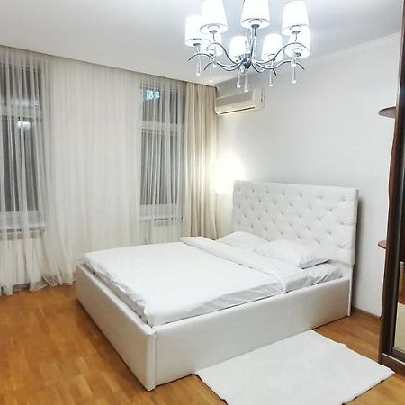 Main Square Apartment Львів Екстер'єр фото
