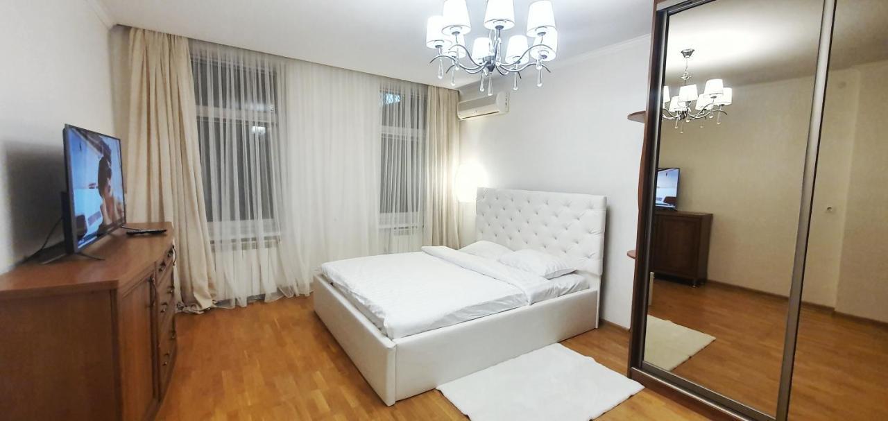 Main Square Apartment Львів Екстер'єр фото
